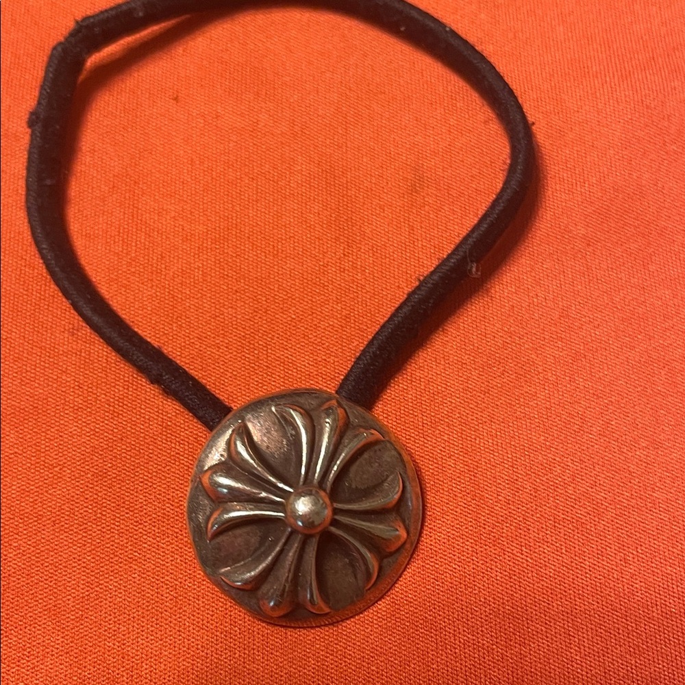 Chrome Hearts Black

hair tie with Silver Floral Charm